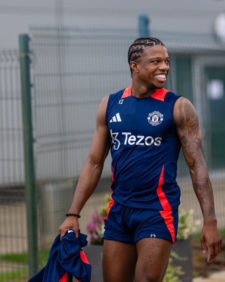 🚨🇳🇱 Manchester United confirm Tyrell Malacia has returned to team training!

Malacia is stepping up his comeback following a spell on the sidelines as he took part in the warm-up part of Friday's training session at Carrington.