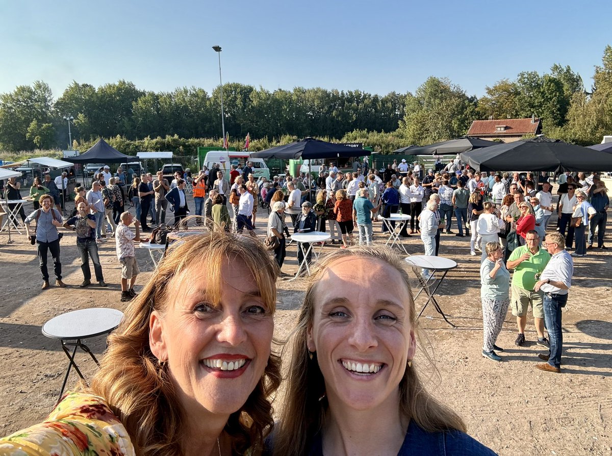 marjaruigrok's tweet photo. Voorbeeld infra-project 💪🏼 https://t.co/Mi8wYCUoxY Sneller klaar, binnen budget en in goed overleg met de buren, kom daar nog maar eens om @BAMbouwtechniek @Schiphol @AmsterdamNL @haarlemmermeer @Vervoerregio #kunst #kunstwerk #infra #busbaan #doorfietsroute @NieuwWest https://t.co/ewfwq8lBcT