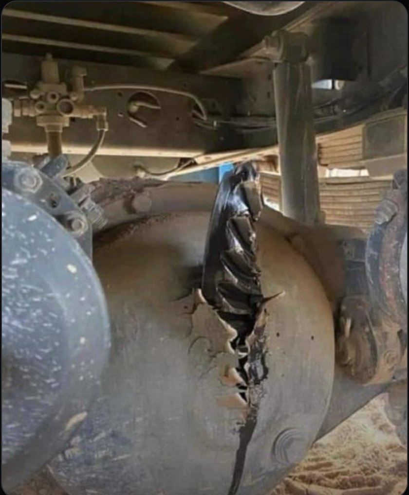 lets_truck's tweet image. Anybody have some JB Weld?