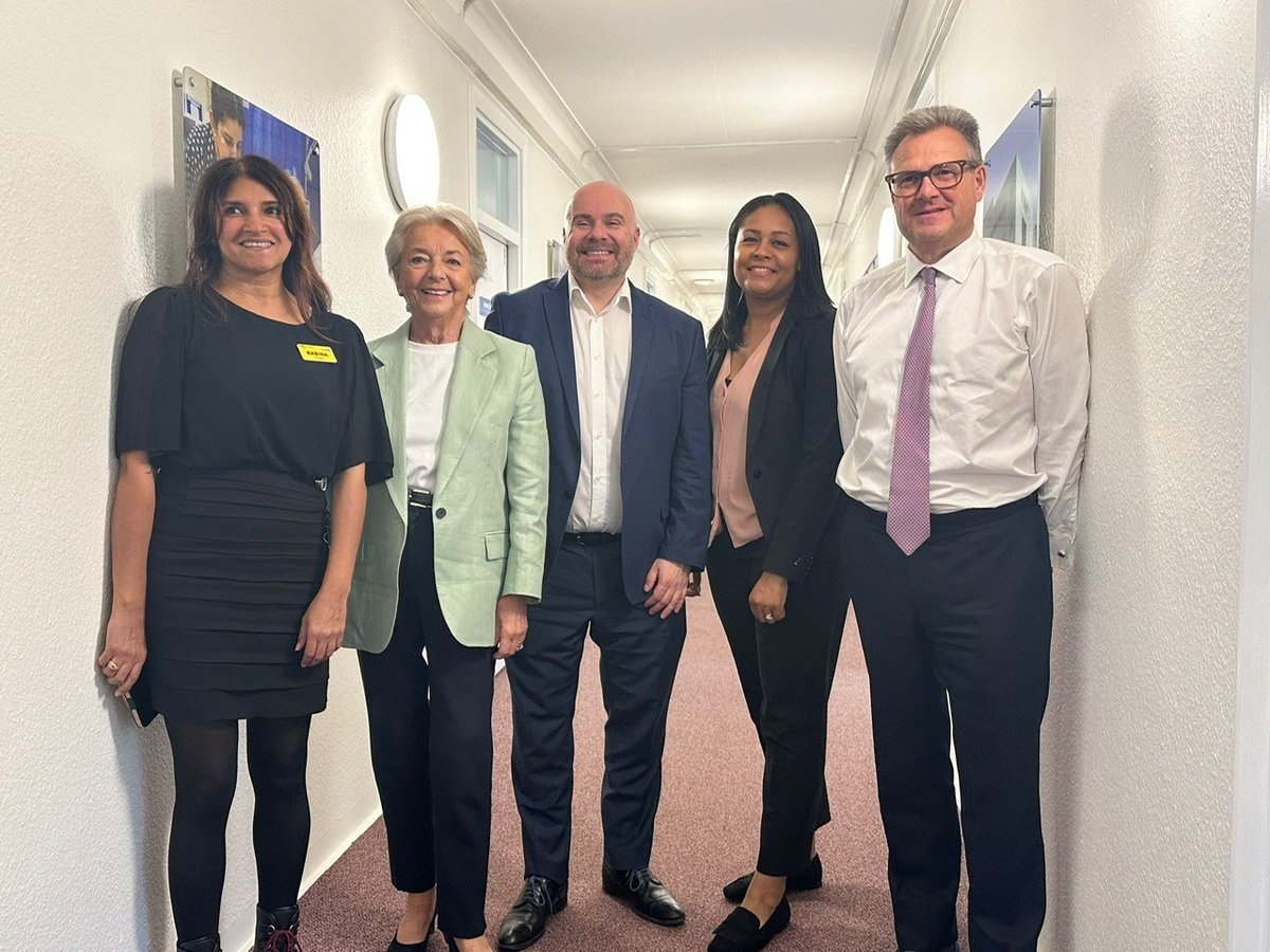 Duncan Burton (@duncan_cno) on Twitter photo This week I visited #teamCNO colleagues from maternity and neonatal services at St Jamesβs University Hospital <a href="/LeedsHospitals/">Leeds Teaching Hospitals</a> with <a href="/AcosiaNyanin/">Acosia Nyanin π</a>. We heard about the support available for families and colleagues, and the great partnership working across multi-disciplinary teams. This week I visited #teamCNO colleagues from maternity and neonatal services at St Jamesβs University Hospital <a href="/LeedsHospitals/">Leeds Teaching Hospitals</a> with <a href="/AcosiaNyanin/">Acosia Nyanin π</a>. We heard about the support available for families and colleagues, and the great partnership working across multi-disciplinary teams.