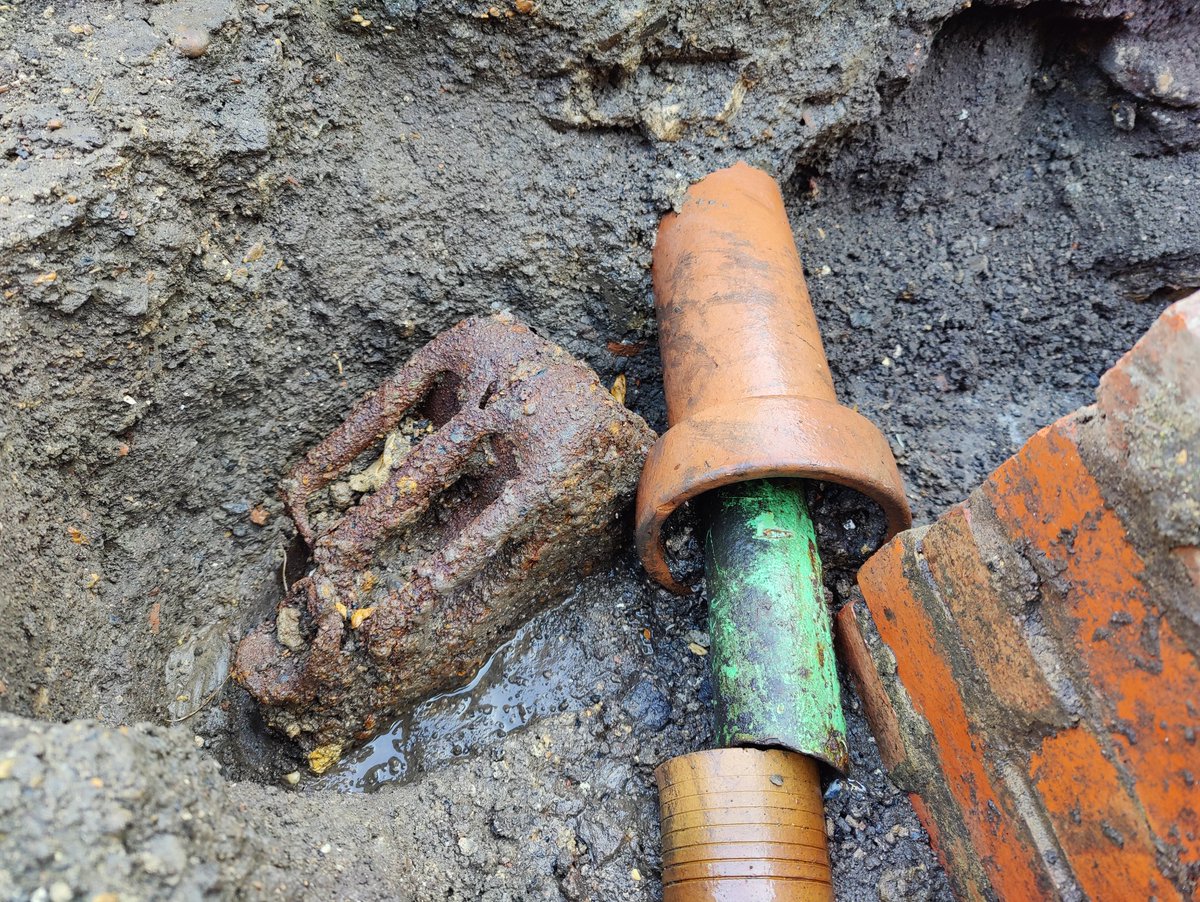 So my ongoing #OperationPatio dig has now got me down to a shonky rain water drain and what looks horribly like a jerry can 🙄.

No wonder none of it was level @ckolonko <a href="/R1100GSBlueNose/">Paul Blinkhorn (@paulblinkhorn.bsky.social)</a>