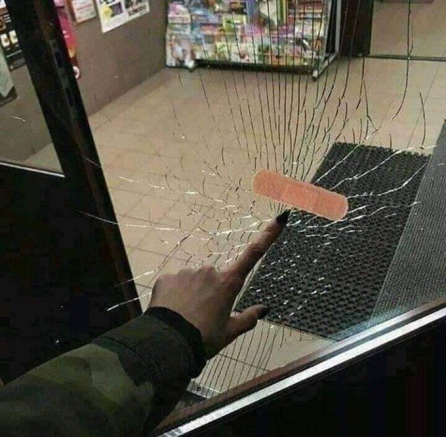 Piicools's tweet image. "Désolé pour la blague sur ton corps, c'était juste une blague"