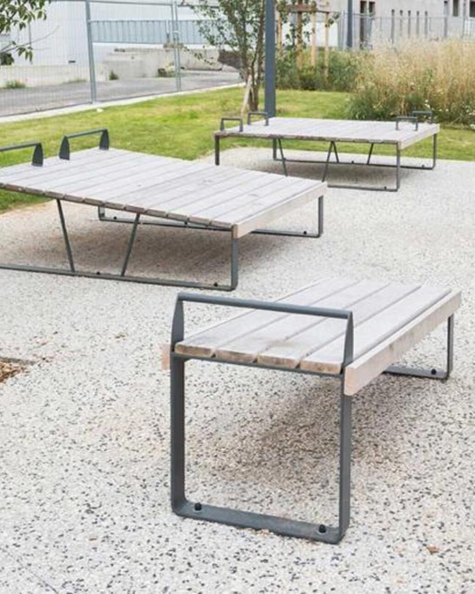 #MOBILIER URBAIN : Le bois au cœur de la tendance 😎 

La modernisation des espaces publics en l'adaptant aux ambitions écologiques c'est possible grâce au bois ! 

On vous partage nos favoris, qu'en pensez-vous ? 
+ d'infos : bois.com/construction-r…