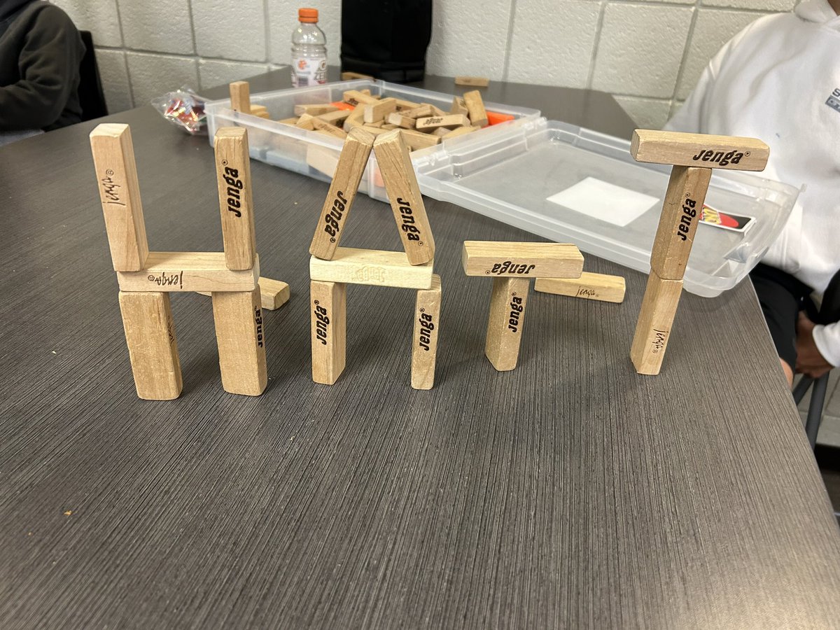 Lauren Field tweet media