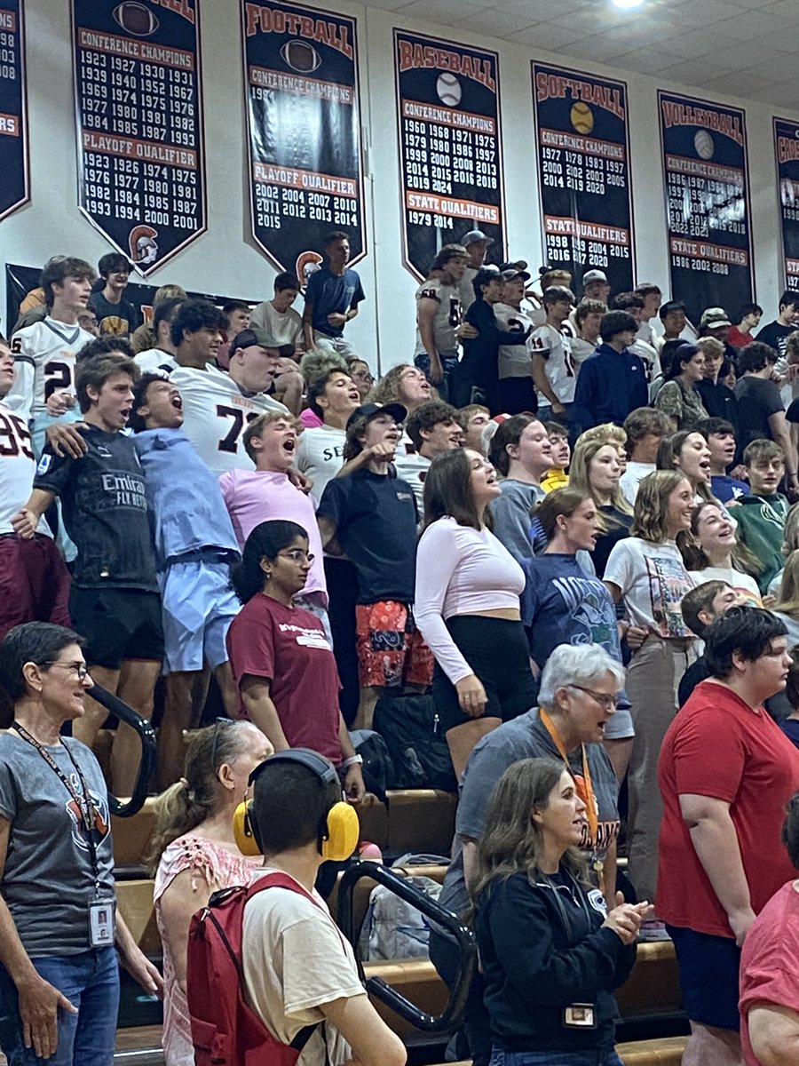 Kicking off HOCO next week with a big Trojan assembly today!!! Love to see that black &amp; orange spirit 🖤🧡 #oneFairfield <a href="/fcsdtrojans/">FCSD</a>