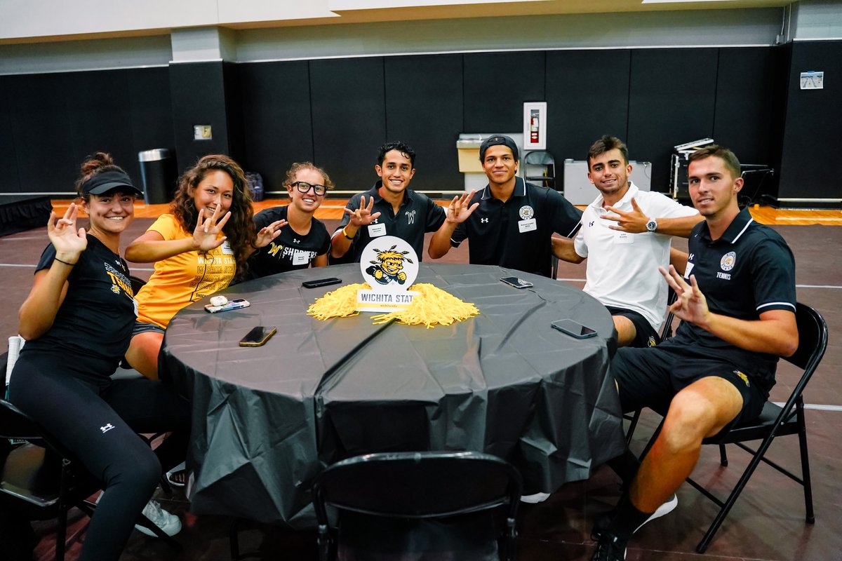 GoShockersMTEN's tweet image. Sweet treats and great fans! 🍦