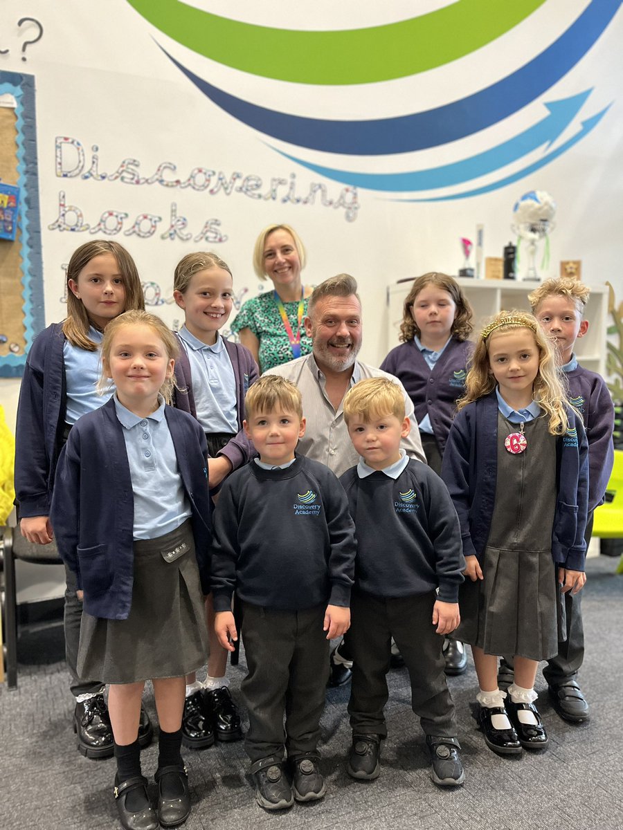 Blandpoet's tweet photo. I’ve had the best day with Discovery Academy in Hyde,  Cheshire! Keep doing ‘The Dinner Lady Dance’! 

#teacher #teachers #teachersofinstagram #teacherlife #teachersfollowteachers #teachersofIG #teacherspayteachers #teachertraining #teacherstyle #TeachersDay https://t.co/ybCv2kUaW2
