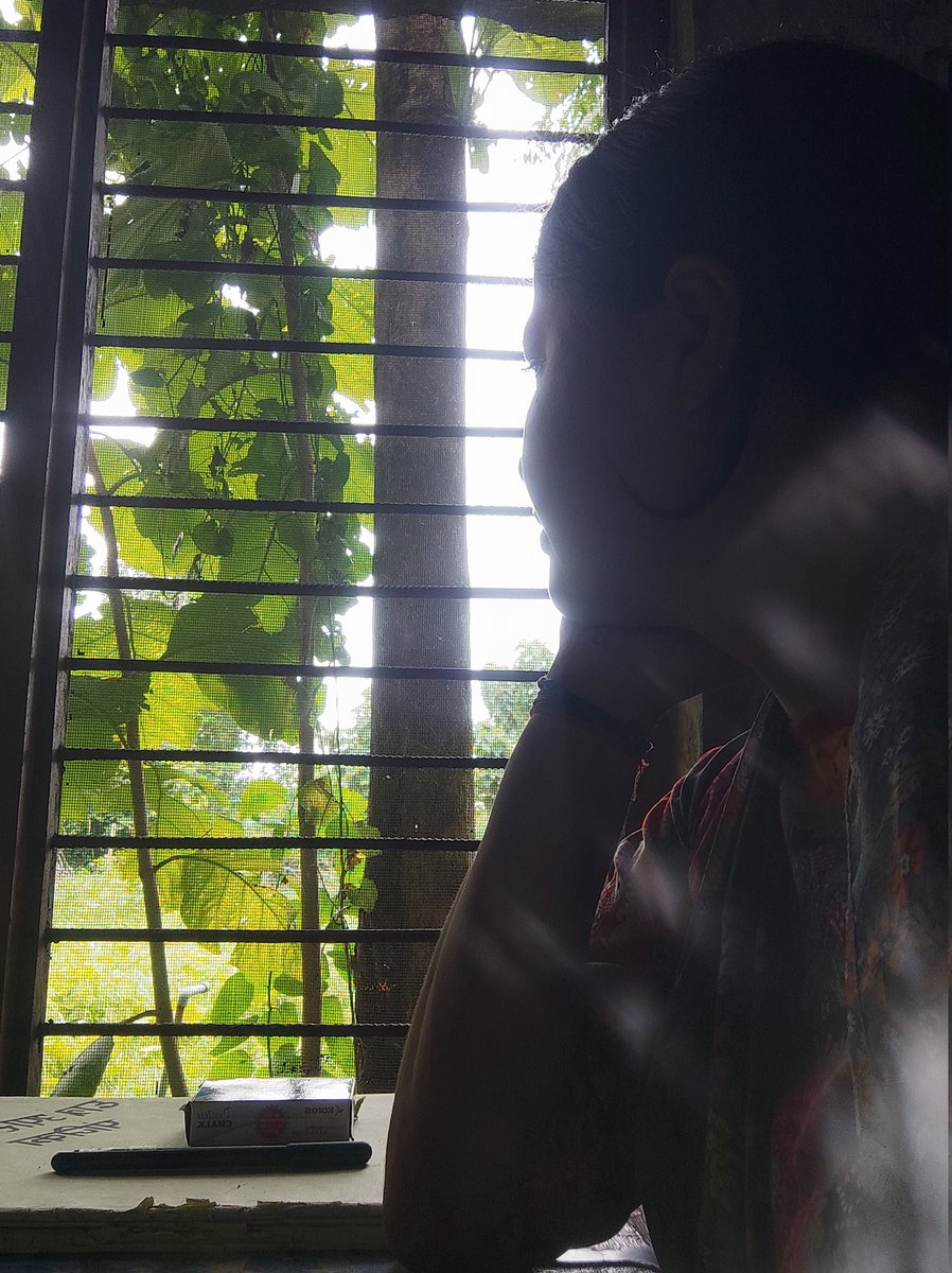 कभी मैं अपने हाथों की लकीरों से नहीं उलझी,, 
मुझे मालूम है महादेव की चौखट पर क़िस्मत का लिखा भी बदलता है !!