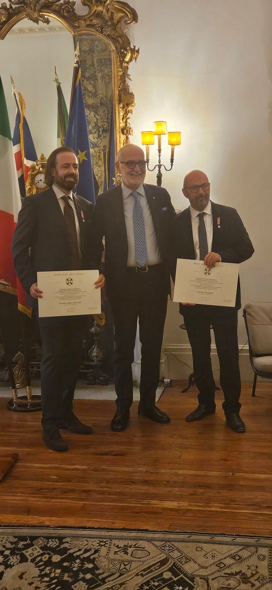 ItalyinUK's tweet image. On the sidelines of tonight&apos;s event on sport industry, Amb @InigoLND bestowed the honor of &quot;Knight of the Order of the Star of Italy&quot; to @JamesHorncastle and @acjimbo for their great contribution in promoting Italian football and strengthening the cultural ties between 🇮🇹 and 🇬🇧