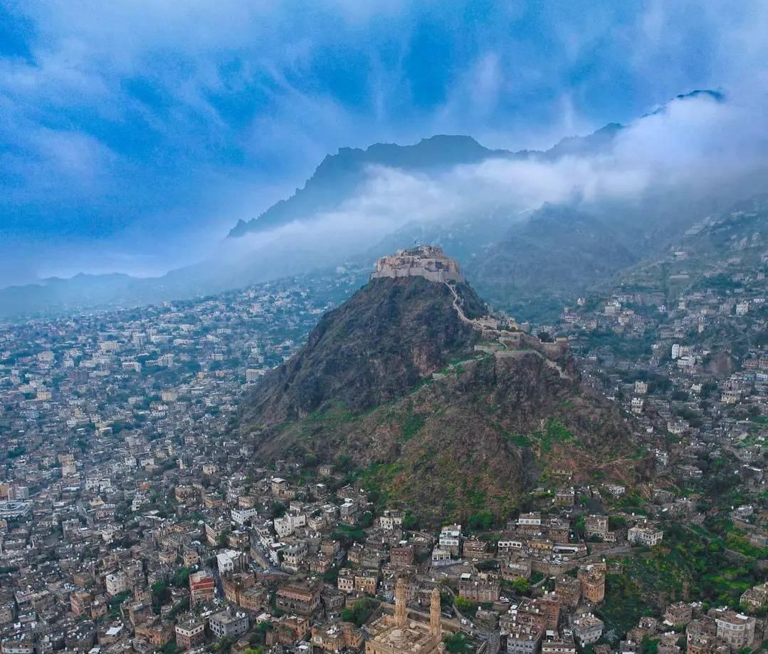 هذه المدينة الساحرة بجمالها وتنوعها وأهلها الطيبين، يزداد الشوق اليها يومًا بعد يوم، استذكر فيها كل مراحل نشأتي وحياتي الجميلة، واتطلع لزيارتها في أقرب فرصة ممكنة بإذن الله، تعز الحبيبة ليست مجرد منطقة جغرافية وفقط، بل هي جزء من الهوية التي تعلمنا منها معاني الحياة، والعمل والجد