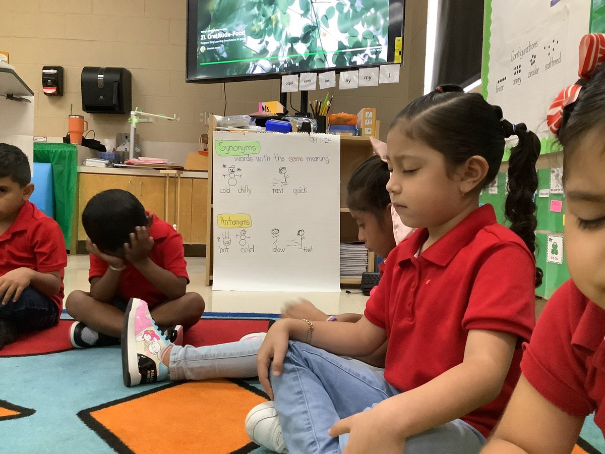 h_dianagalaviz's tweet photo. My kids couldn’t be happier 🤩🙃!!! They have committed to the 21-day Quest 💚🧭 &amp; have successfully completed their 1️⃣ and are excited about the many more to come 🙌🏼💚  my students  want the tree 🌳 @Inner_Explorer @lajoyaisd #InnerExplorer https://t.co/uqgrB1KsVp