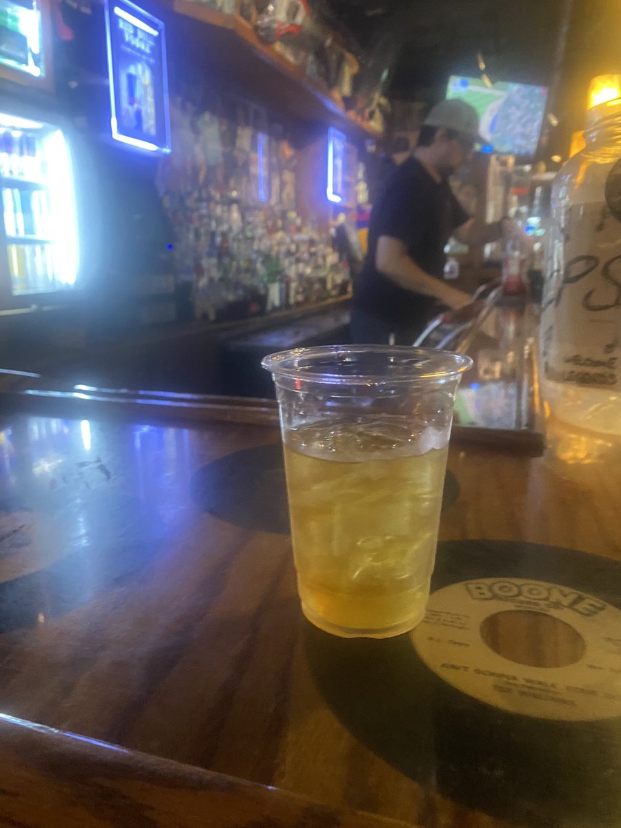 Harclr's tweet photo. Whiskey rocks in the most dive bar on Broadway TN 😳😎💯 https://t.co/iO3FJ59i0r