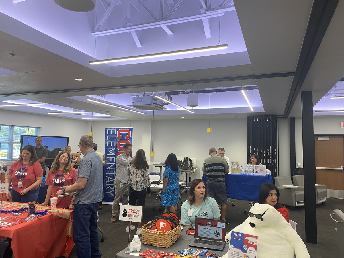 #ThisWeekInGISD
🍳 GISD Culinary served up some delicious food at a FRC event
💡 Vibrant staff collaboration took place during PLC <a href="/BVisserELA/">Bridget Visser</a> 
👟 Students got active during Jump Rope Bingo in PE <a href="/CoachSladecekPE/">Amber Sladecek</a> 
🤝 Community members connected with campuses at our Mentor Fair