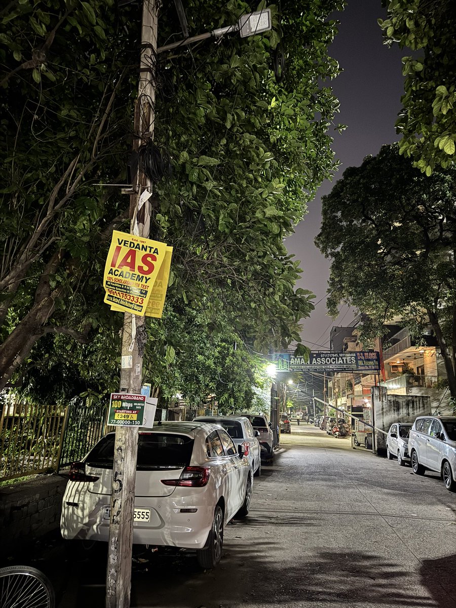 mukulsharma016's tweet photo. @tatapower_ddl LED Street light not working from last 3 days. Pole number is misprint. 
Location: Outside B3 Block, Ashok Vihar, Phase-2 New Delhi-110052 https://t.co/k6d0DMmYn6