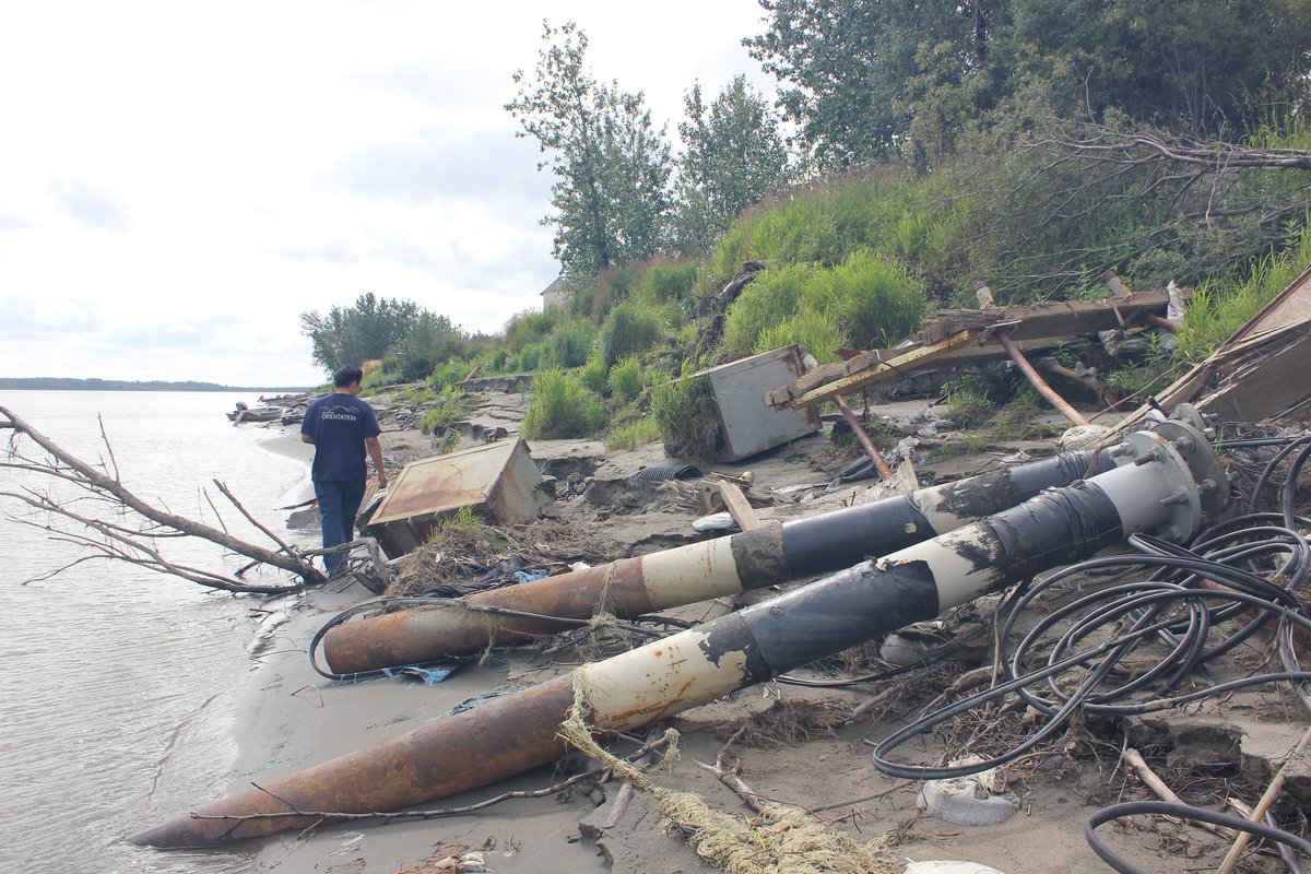 Alaska's Kuskokwim River is the lifeblood of many remote communities, but climate change is accelerating river erosion, threatening buildings and infrastructure. With @NRCS_AK, the communities of Akiak &amp; McGrath have taken steps to reduce damage. climatehubs.usda.gov/hubs/northwest…