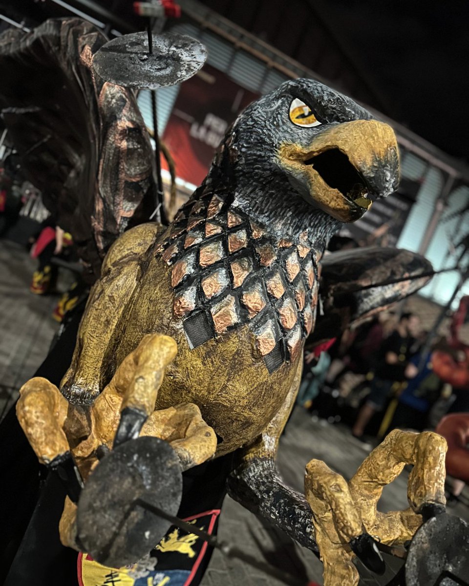 🎉 Nit de festa grossa als carrers de Sant Pere, Santa Caterina i la Ribera amb la Passejada dels Dracs i les Bèsties de Foc.

😍 Al ritme de la percussió, aquestes bèsties han cobrat vida perquè els més petits les puguin veure de prop!