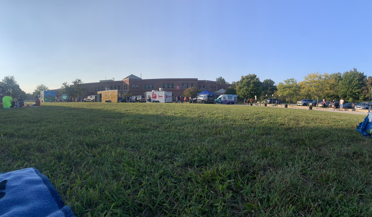 It’s a beautiful night for our Community Food Truck event! Shout out to our PTSO for supporting this amazing event! #TheKnightWay