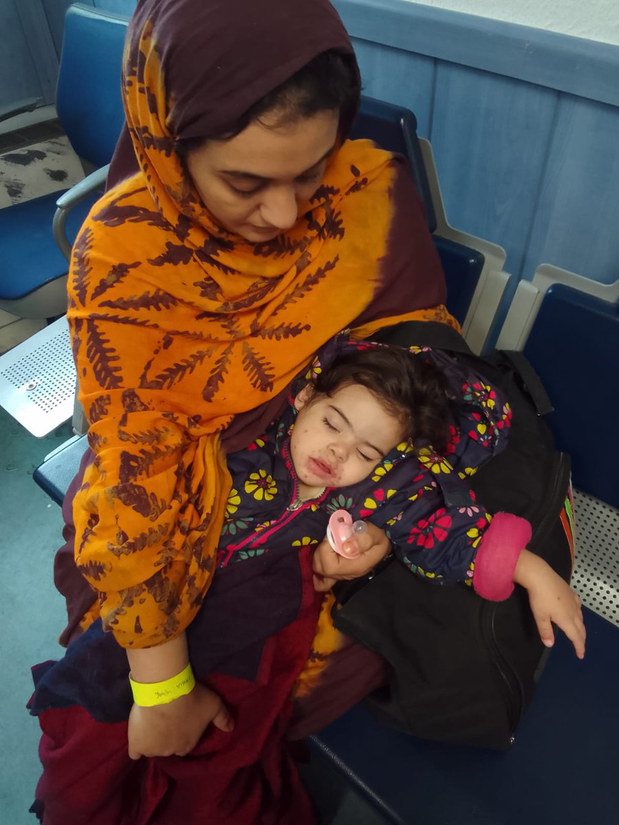 🔴 ÚLTIMA HORA | Empeora el estado de salud de la niña saharaui de un año y medio retenida en Barajas

Aziza, la niña saharaui de año y medio retenida con su madre en Barajas se encuentra en mal estado, tiene heridas en la boca, apenas come y ha perdido peso, pero no permiten que