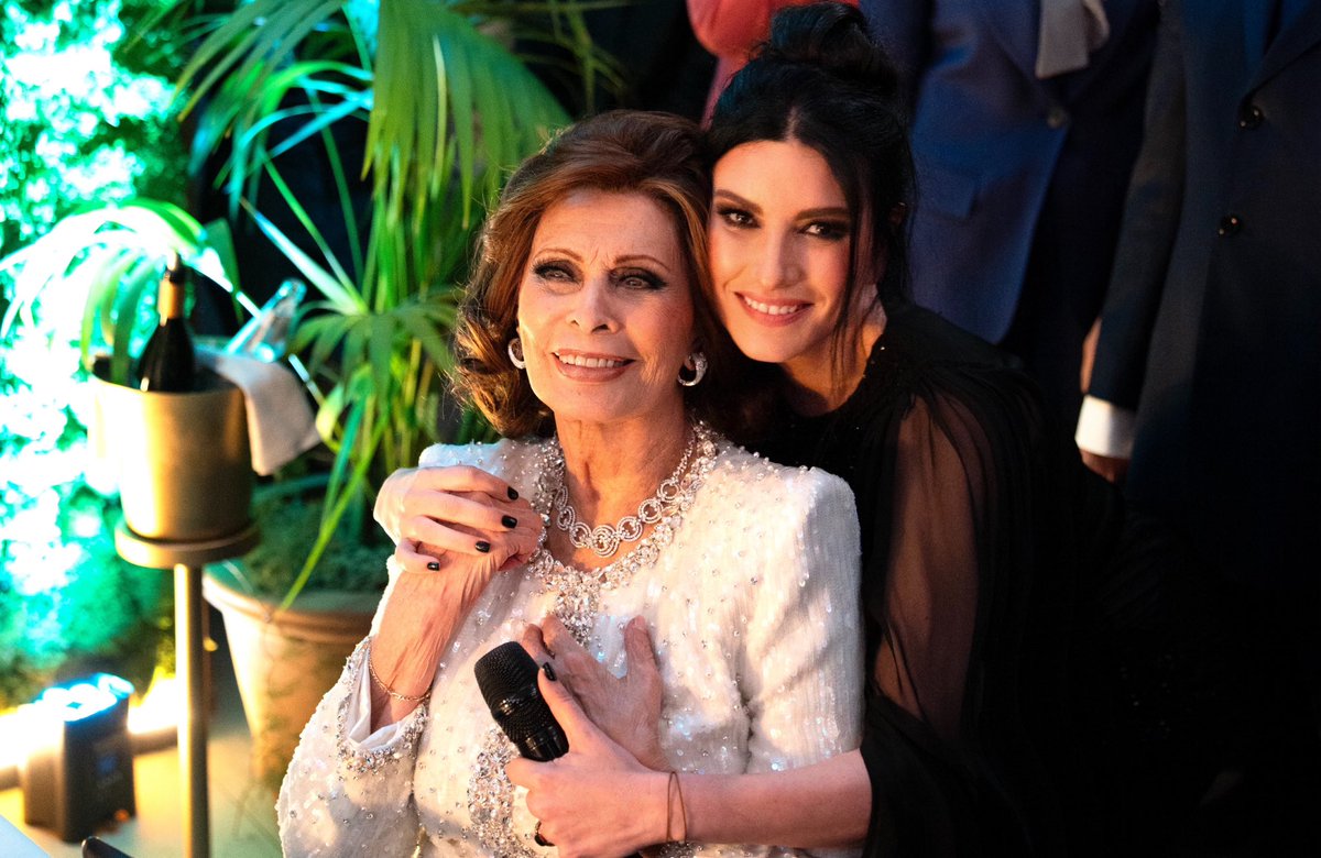LauraPausini's tweet image. Happy Birthday Icon Sophia ❤️
#SophiaLoren 
Buon Compleanno