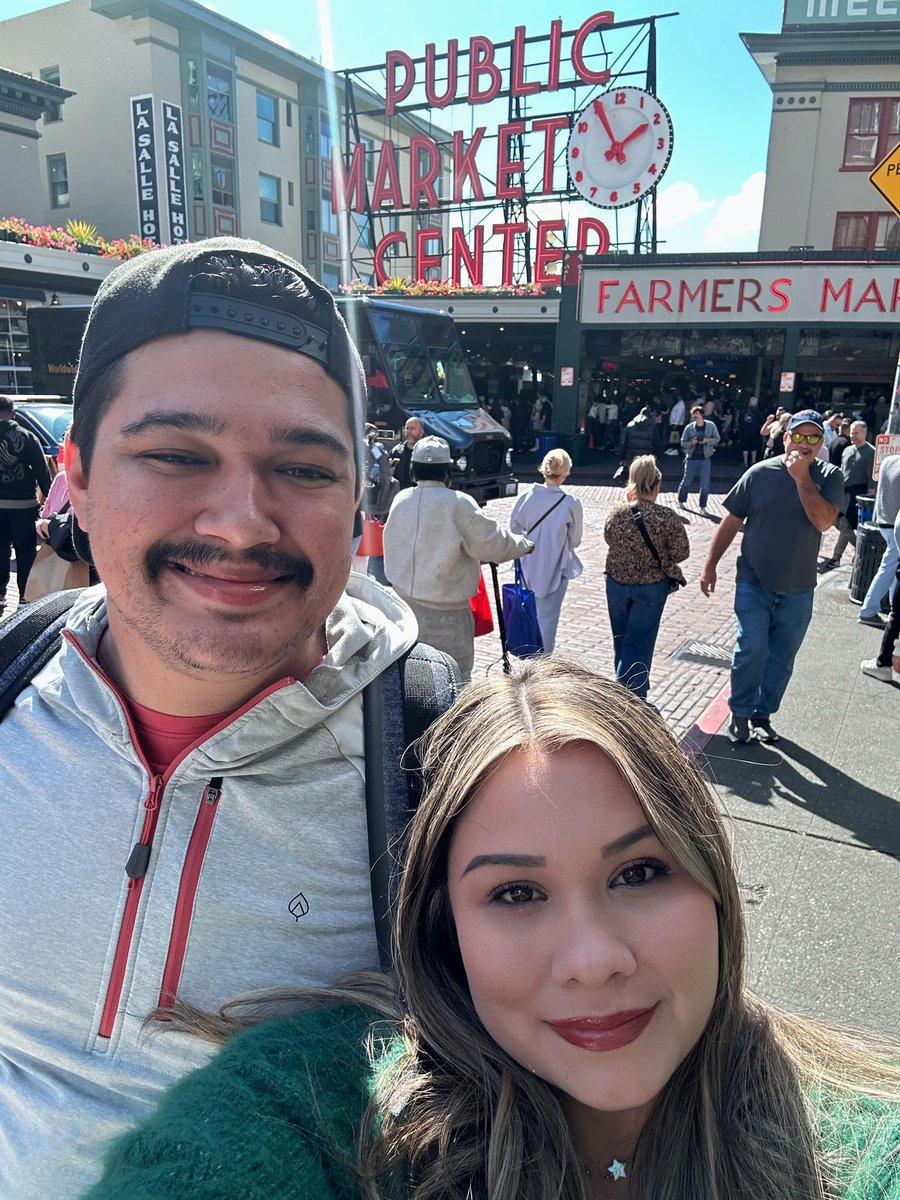 allygtr13's tweet photo. seattle, we have arrived 💜🐬 #GoFins https://t.co/6UXMPx6NQM