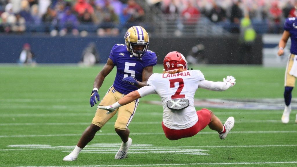 UWHuskiesWire's tweet image. Giles Jackson has been one of the Big Ten's best receivers through three weeks uwhuskieswire.usatoday.com/2024/09/20/gil…