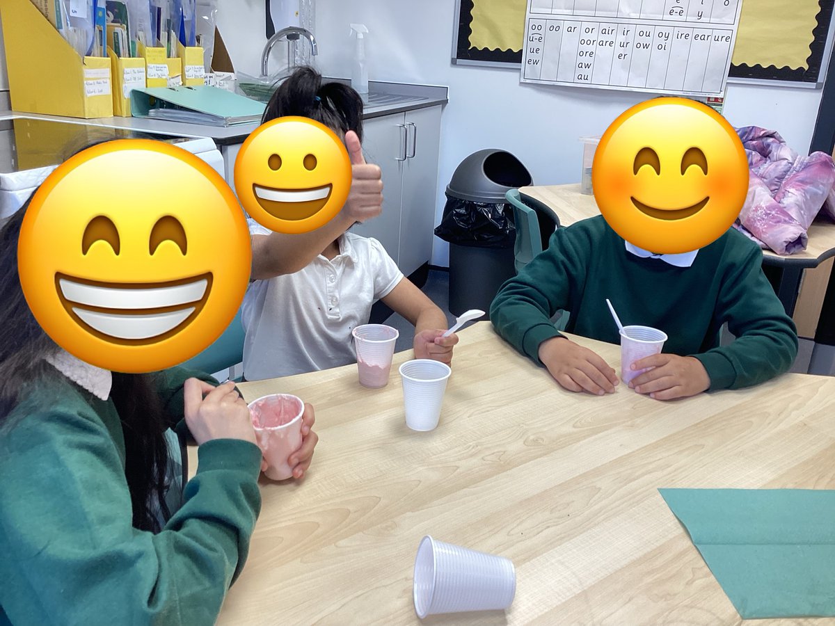The Acorn Room loved visiting the DT room to make Angel Delight. They listened so well to instructions and followed the recipe. Thumbs up all round! 🤩