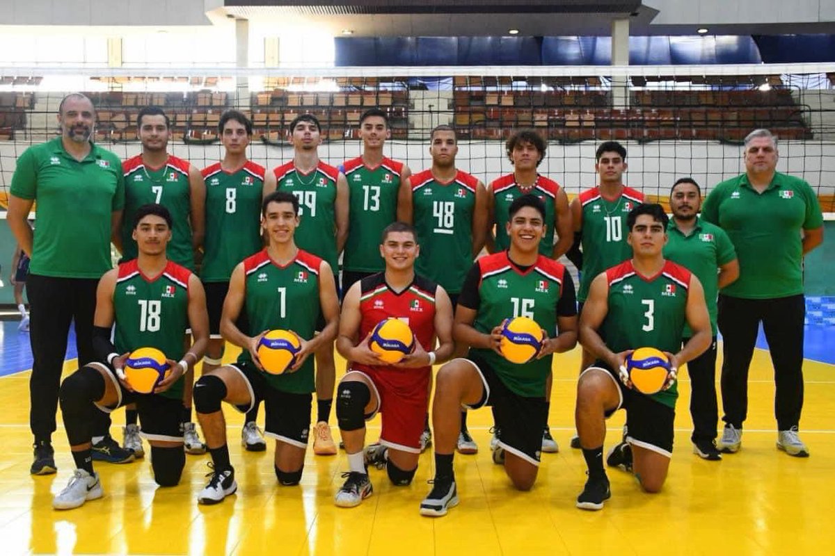 💪 México avanza a semifinales en la PanAmerican Cup U23 de voleibol varonil, que tiene como sede Surinam 🇸🇷

🇲🇽Con  la selección mexicana participa el tamaulipeco Lorenzo Martínez Ochoa de Cd Reynosa Tamaulipas.

👏El equipo mexicano se impuso a Surinam 🇸🇷 3-0 ayer