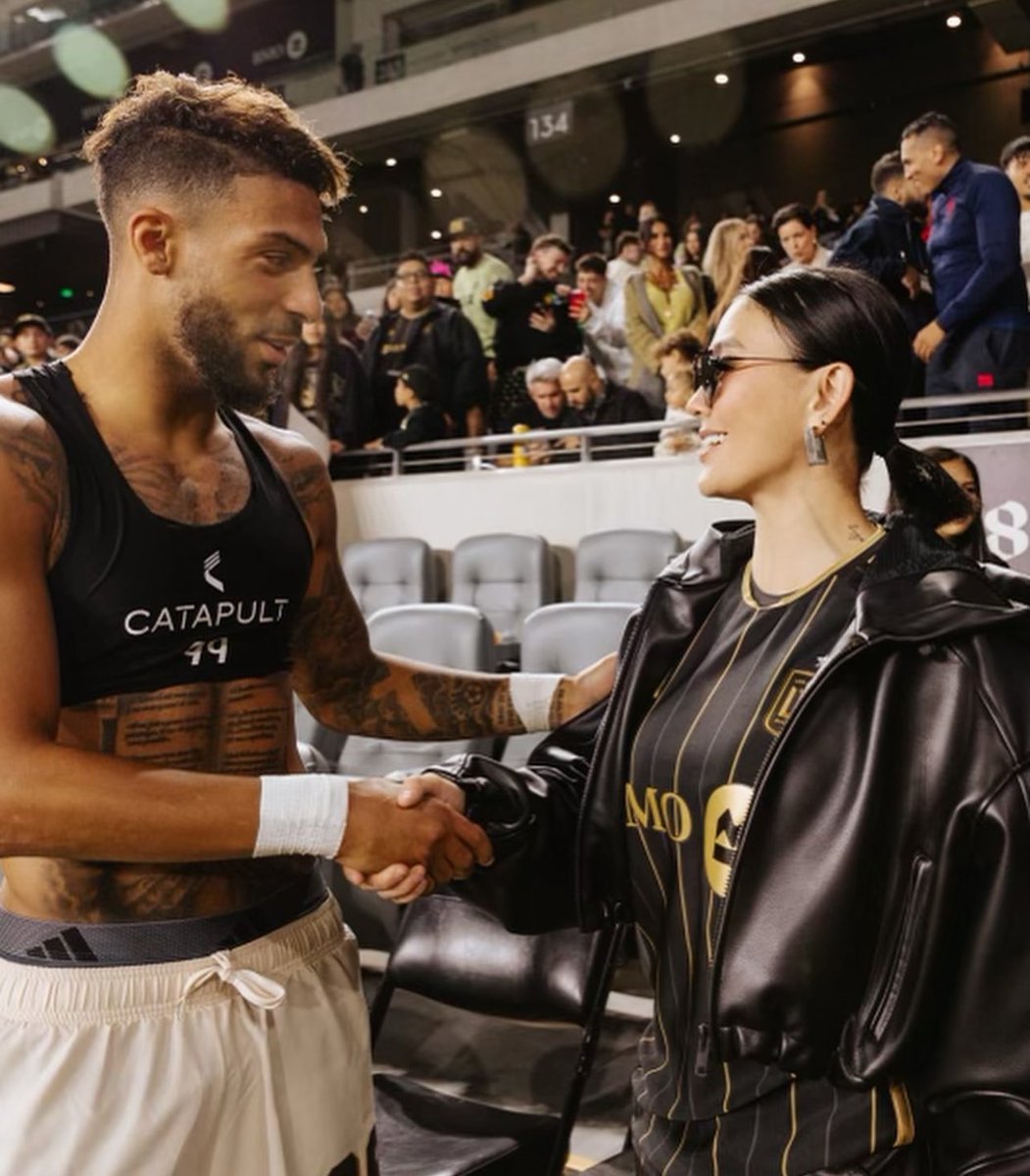 AGNEZ MO tweet media