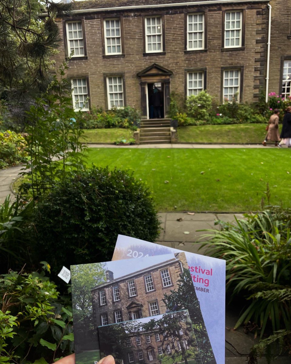 Clare Wallace tweet media