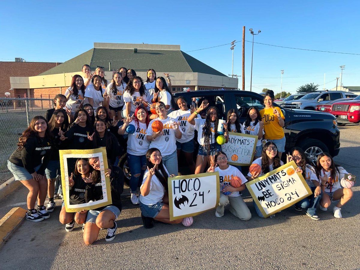 LadyMatadorsGBB's tweet image. Homecoming Parade ⚫️🏀🟡🤘🏼 #oneunit #together #thesisterhood