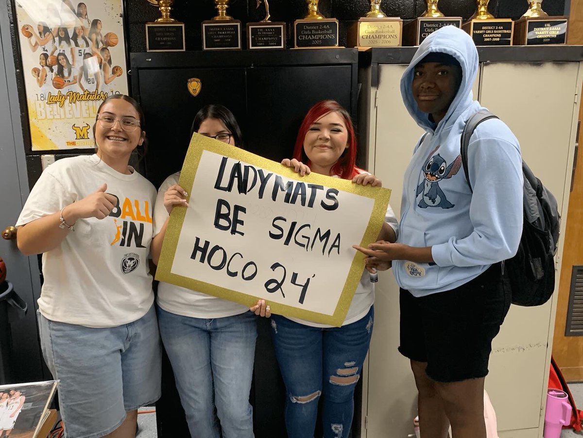 LadyMatadorsGBB's tweet image. Homecoming Parade ⚫️🏀🟡🤘🏼 #oneunit #together #thesisterhood