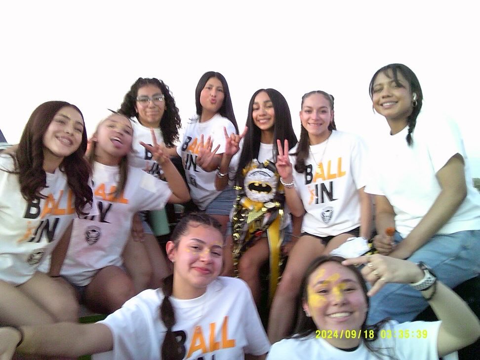 LadyMatadorsGBB's tweet image. Homecoming Parade ⚫️🏀🟡🤘🏼 #oneunit #together #thesisterhood