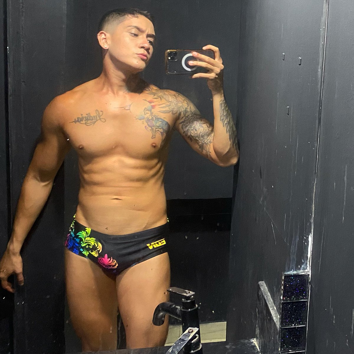 StivenM_u's tweet photo. Noche de traje de baño 🔥❤️ https://t.co/4f0iluY9Oe