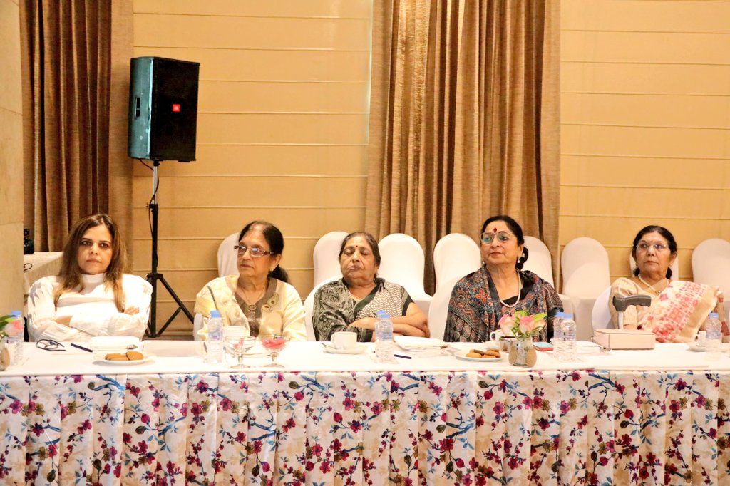 CommissionerAgr's tweet image. 'प्रेरणा' योजना को सफल बनाने हेतु सक्रिय स्वयं सहायता समूह को जोड़कर उन्हें बेहतर प्रशिक्षण देने एवं जागरुकता अभियान और सैनिटरी नैपकिन वितरण की कुशल व्यवस्था बनाये जाने पर दिया जोर।

@CMOfficeUP 
@spgoyal 
#Prerna 
#WomenEmpowement