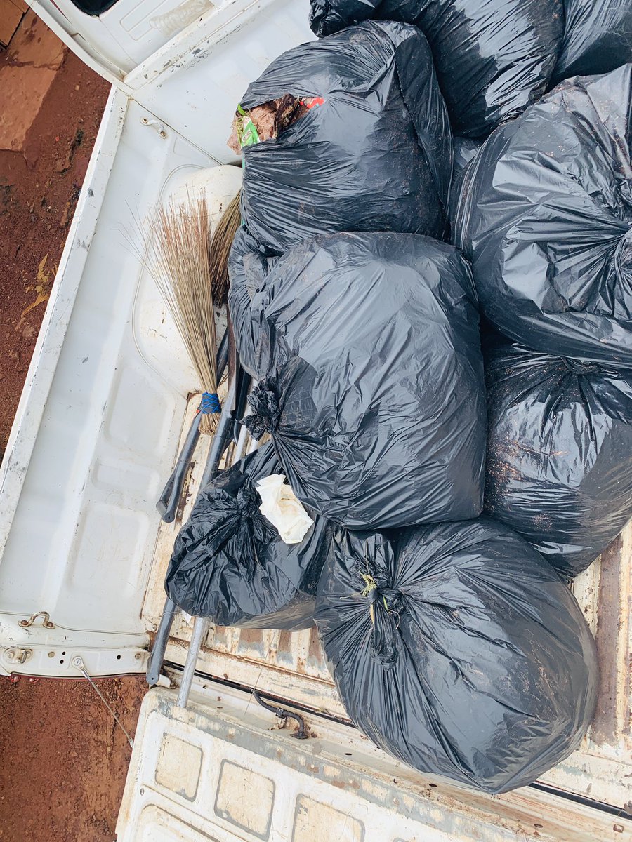 Eco_Adaobi's tweet photo. Today, I led a clean-up initiative with @enuguglobalshapers at Obiagu, Amausa Market to mark ‘World Clean-Up Day!’ By coming together, we not only cleaned the market but also raised awareness about responsible waste management and disposal.

 #cleanenugu #worldcleanupday https://t.co/nBgbNUf7Z4