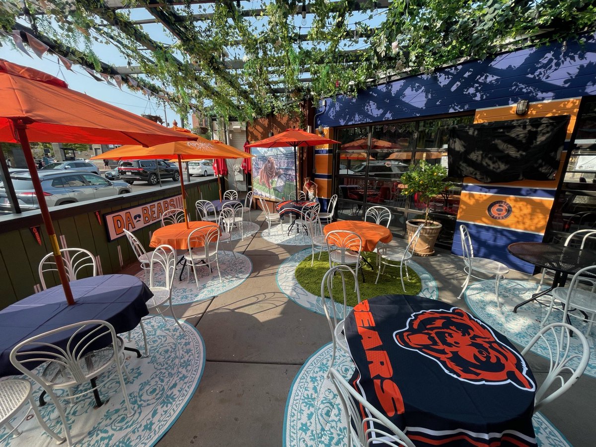 Neon Gardens Presents Chicago Bears Patio Pop Up chicagofoodmagazine.com/news/neon-gard…