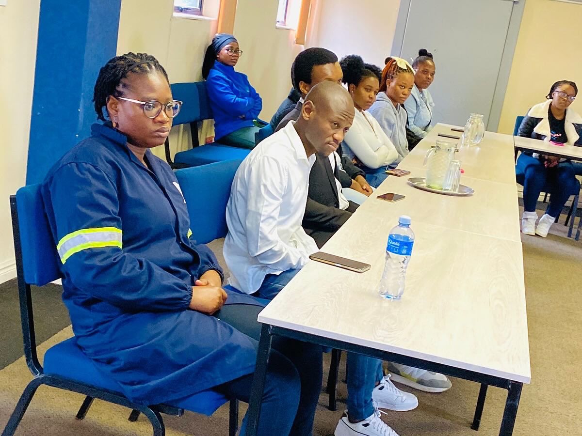 UMngeniUThukela's tweet image. uMngeni-uThukela Water (UUW) hosts Students from the @MUTCampus #Chemistry Department for a lab tour, career guidance, networking and other learning engagement sessions with industry experts with UUW,

#StudentDevelopment
#LaboratoryServices

Read more…

shorturl.at/HVDrd
