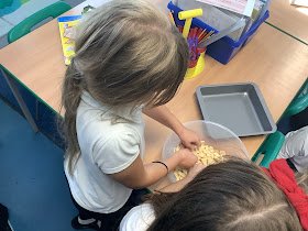 RayLodgePrimary's tweet image. DT Year 4- biscuit tasting, following steps in a method and selecting ingredients to create our very own 'Tiffin' bites was our learning this week. We had so much fun. #aspiration #opportunities #everysecond counts #RLPS