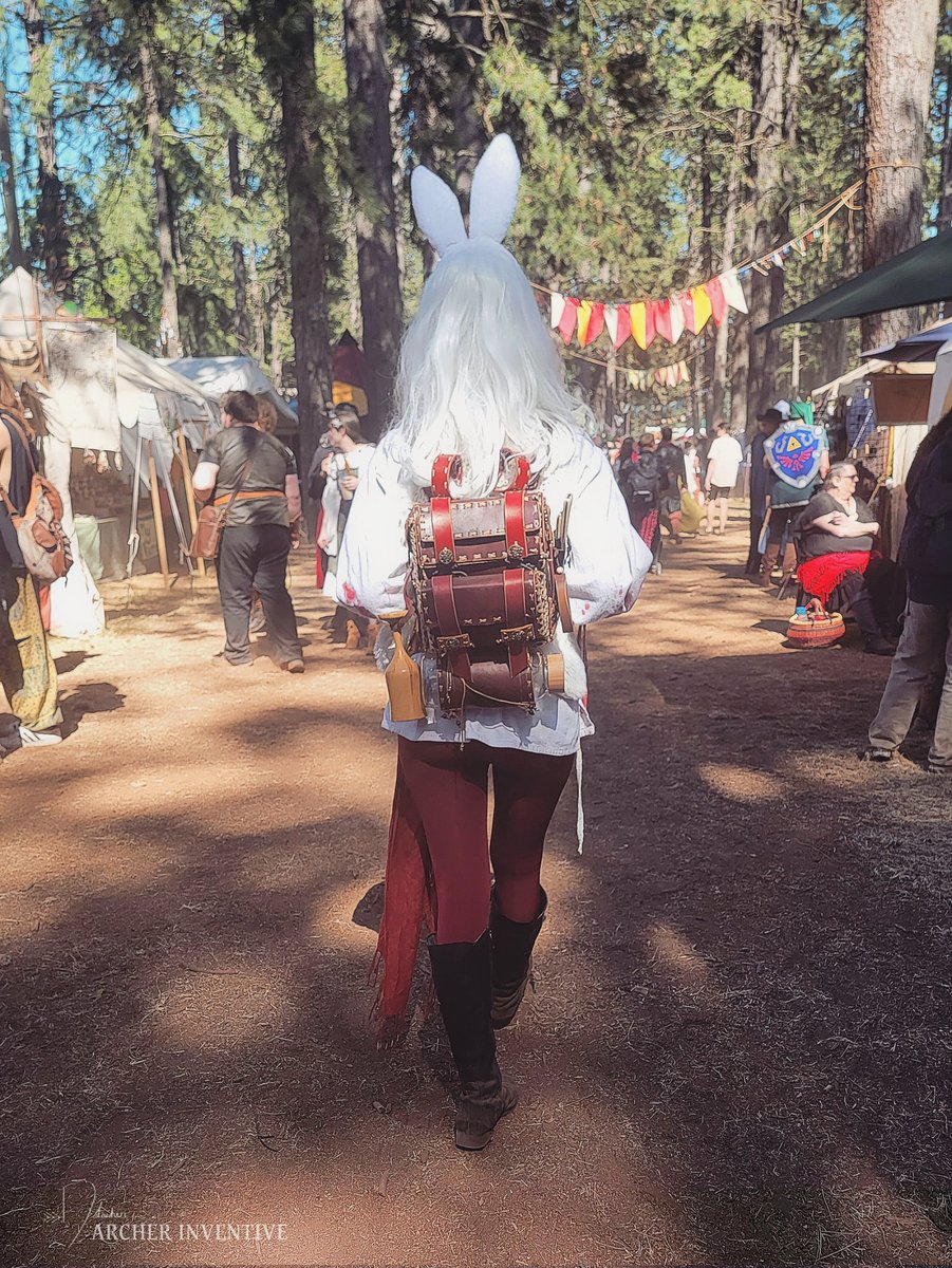 Happy Faire Friday!
Made myself a handy-dandy backpack with detachable compartments for those longer adventurers. :) 
Pretty happy with how it turned out. 

Wishing you all a wonderful weekend and fall equinox. ❤️