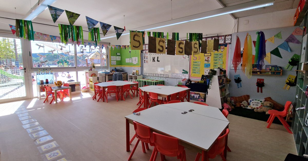 eisbarcelona's tweet photo. EISB NEWS: Join us on a virtual tour of our revamped educational spaces!
🟢International Homeroom: Spacious &amp; optimized for learning
🟡Infant School: New furniture &amp; flooring
🔵Outdoor play areas
🔴Soundproof Dining Room
🟣Air-conditioned Primary &amp; Secondary
🟠Renovated Art Room https://t.co/ugOAH9v1Bm