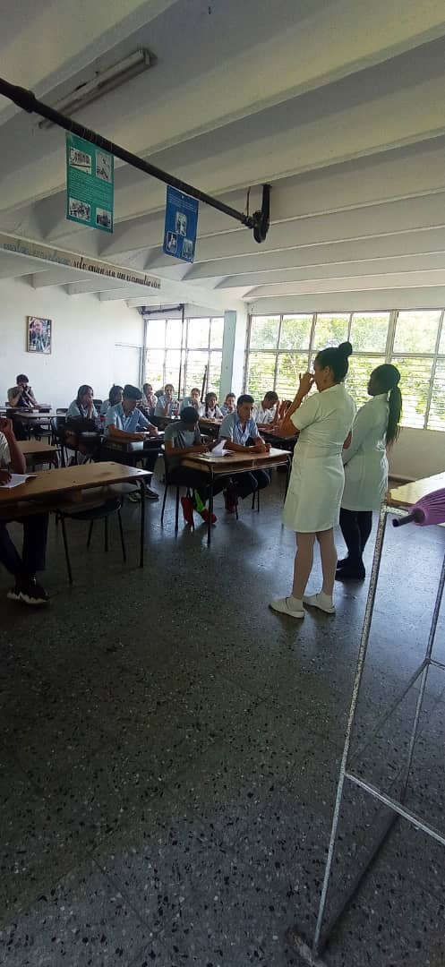 Charla educativa sobre el embarazo en la adolescencia realizada en el centro mixto Rafael Maria de Mendive en Sandino
#CubaPorLaSalud #CubaPorLaVida #Cuba 
<a href="/SaludDPinar/">Dirección General de Salud_Pinar Del Río</a> <a href="/YoerlandysPerez/">Yoerlandys Pérez Abad</a>