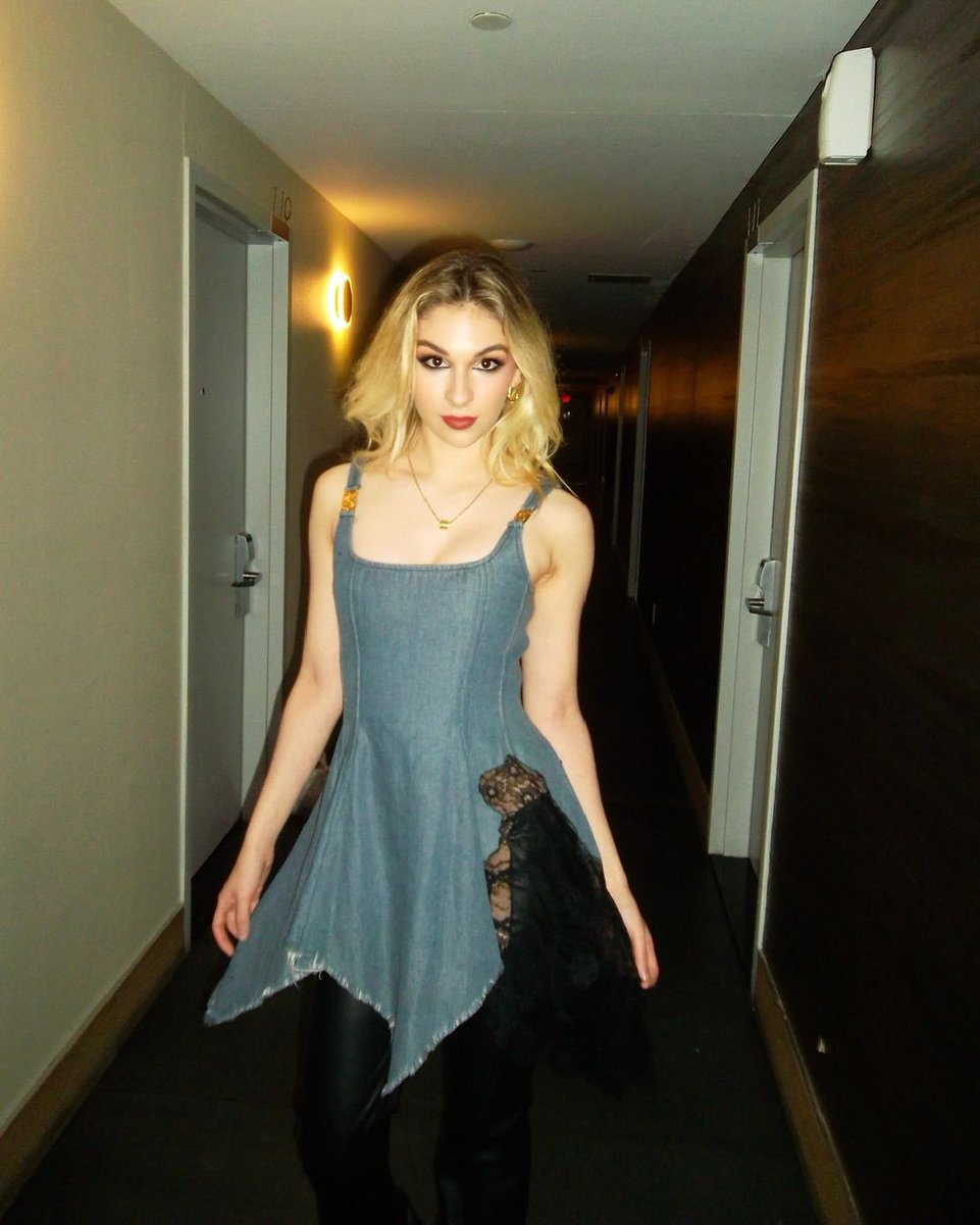 thewarningperu's tweet image. Happy Dany day!

I just wanna be part of your symphony 🐬🌈🦄