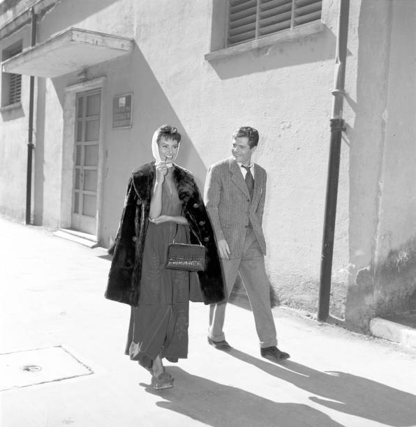 Happy 90th birthday to the legendary Sophia Loren. 

Born in Rome, she was the first person to win an Oscar for a performance in a foreign language film for 'Two Women' (1960). 

Photographed below with Marcello Mastroianni. 

Tanti auguri di buon compleanno, Sophia! 

🇮🇹🎂🎉🩷