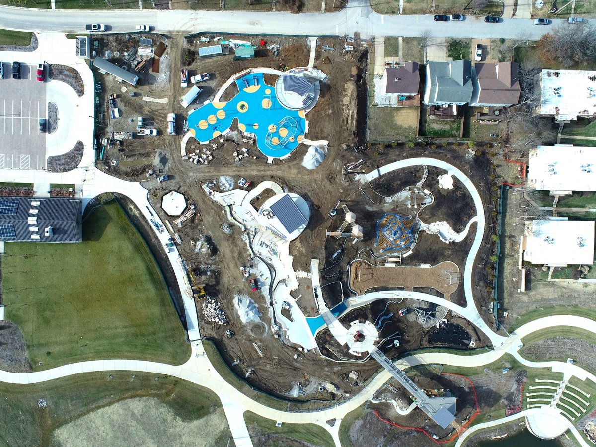 NavigateBuildS's tweet image. 🚧 🚸 Municipal Construction Update 🚸 🚧   
Check out the new drone shots of the Brentwood Parks And Recreation Destination Playground Project! 
#brentwood #saintlouiscounty #playground