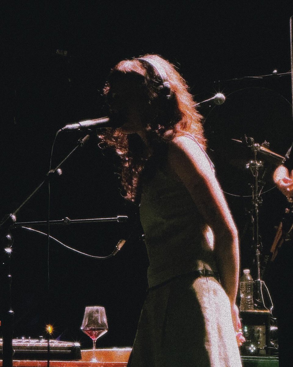 Urbexdaniiel's tweet image. Clairo charm tour shot by me🧚📸 @clairo @WebsterHall