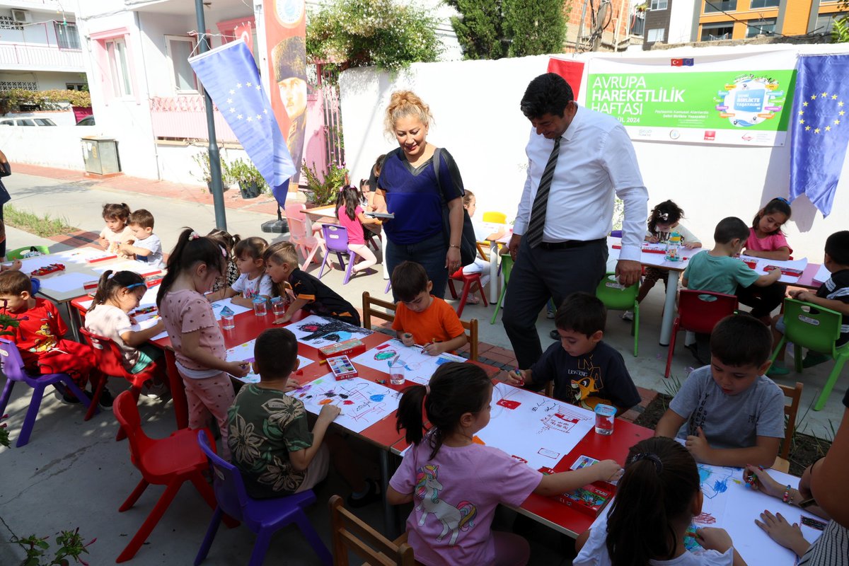 wejoinforce's tweet image. #AvrupaHareketlilikHaftası #PaylaşımlıKamusalAlanlar #ŞehriBirlikteYaşayalım” temasıyla "Miniklerle Sokağımı Tasarlıyorum" Resim Etkinliği’nde Sanat Sokağı'nda bir araya gelerek resimler yaptık, şarkılar söyledik,Çevreci maskotumuz #Efecan ile eğlendik #eumobilityweek #çine