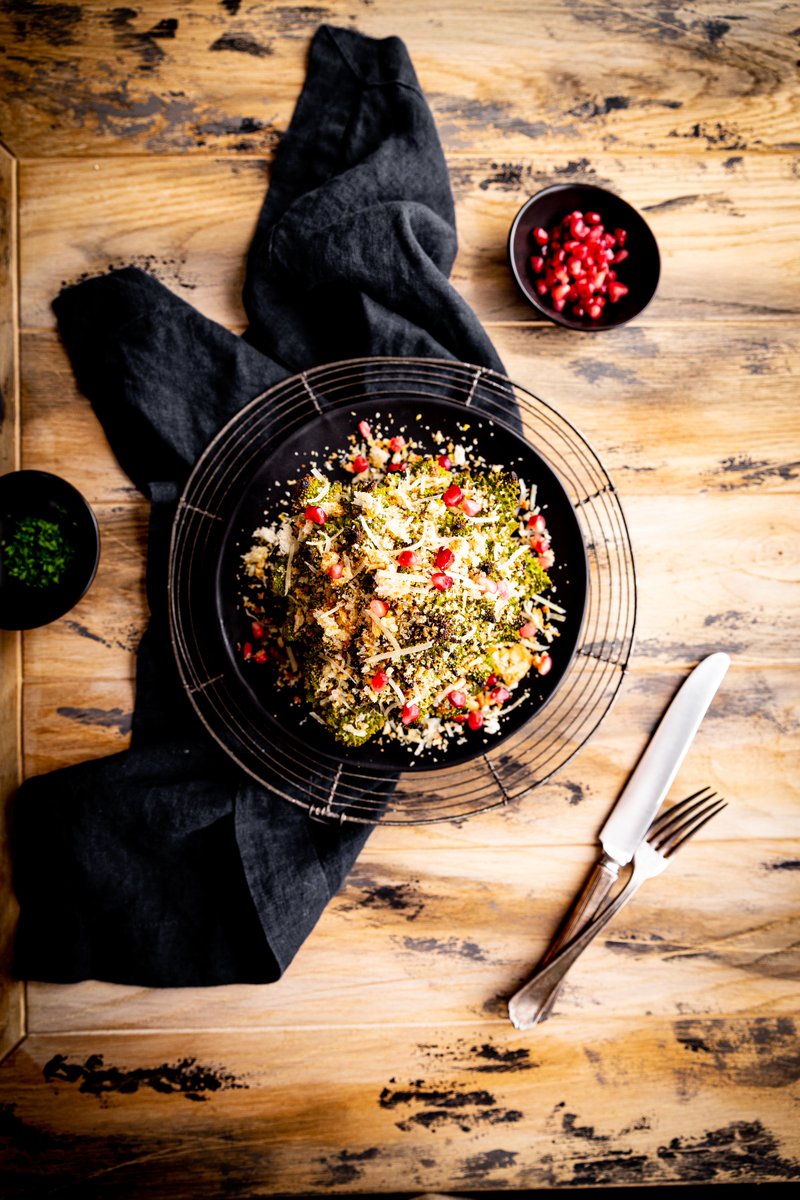 BabeFarms's tweet photo. Roasted veggie szn 🔥🥦

This whole-roasted Romanesco is hearty, comforting, and perfect for fall dinners. Topped with Parmesan, homemade breadcrumbs, and pomegranate seeds, it is an ideal center-of-the-plate option for veggie lovers!

Recipe video here: https://t.co/rCNS9gFF8y https://t.co/kf09W1fSmM
