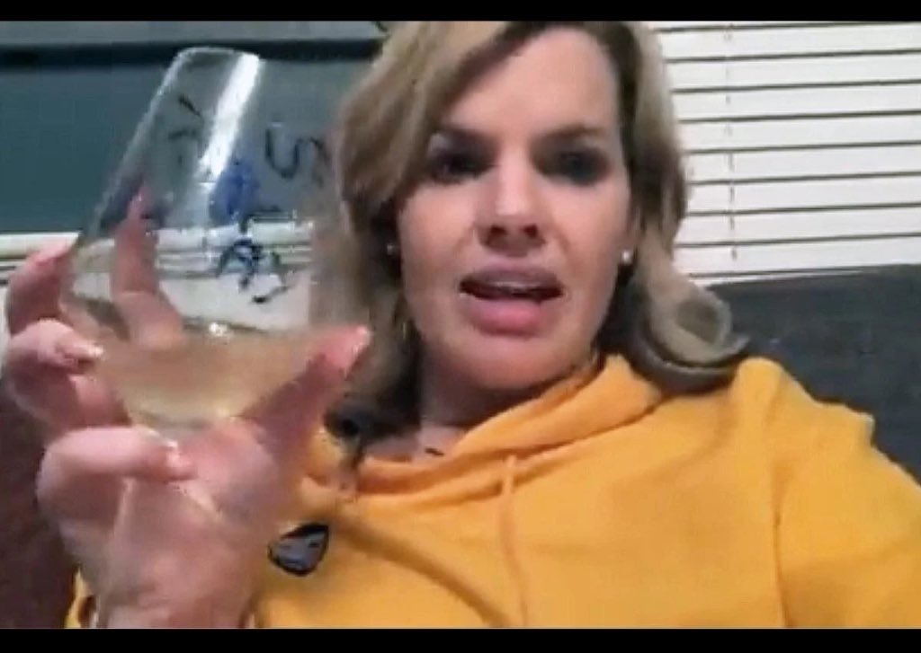 gawaningning's tweet image. Dear decent Canadians:
You’ve gotta know this. 
Because we all pay for this #MPFail, one way or another. 
Vile behaviour. 
Constant lies. 
Disrespect. 
#MichelleFerreriHasZeroIntegrity