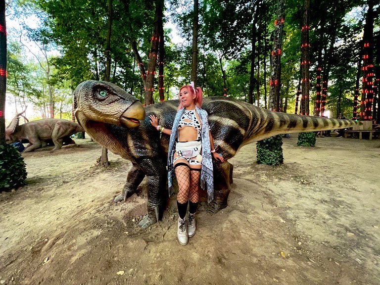 I PLAY THE LOST LANDS SILENT DISCO TONIGHT AT 3am!!!! 
brb screaming crying throwing up