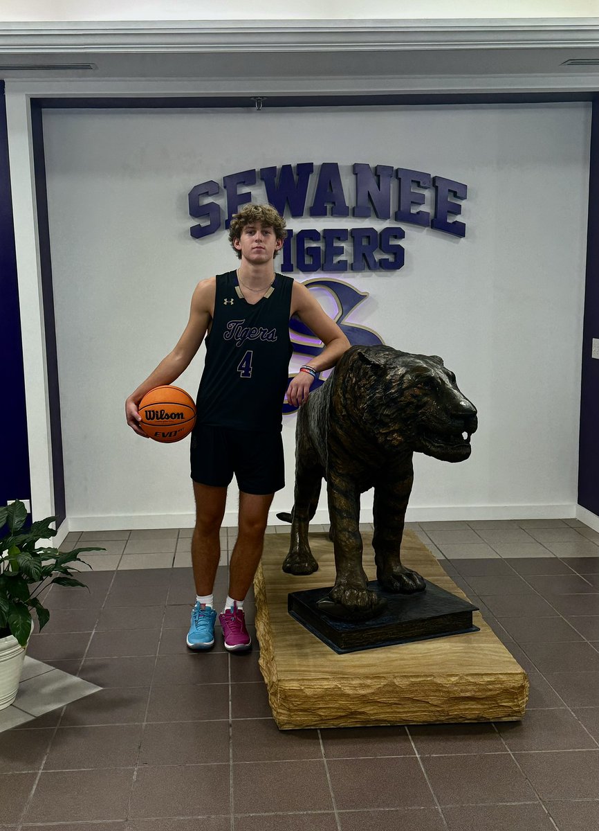Hunter1moss's tweet image. After a great visit, I am blessed to receive an offer from The University of the South @SewaneeHoops